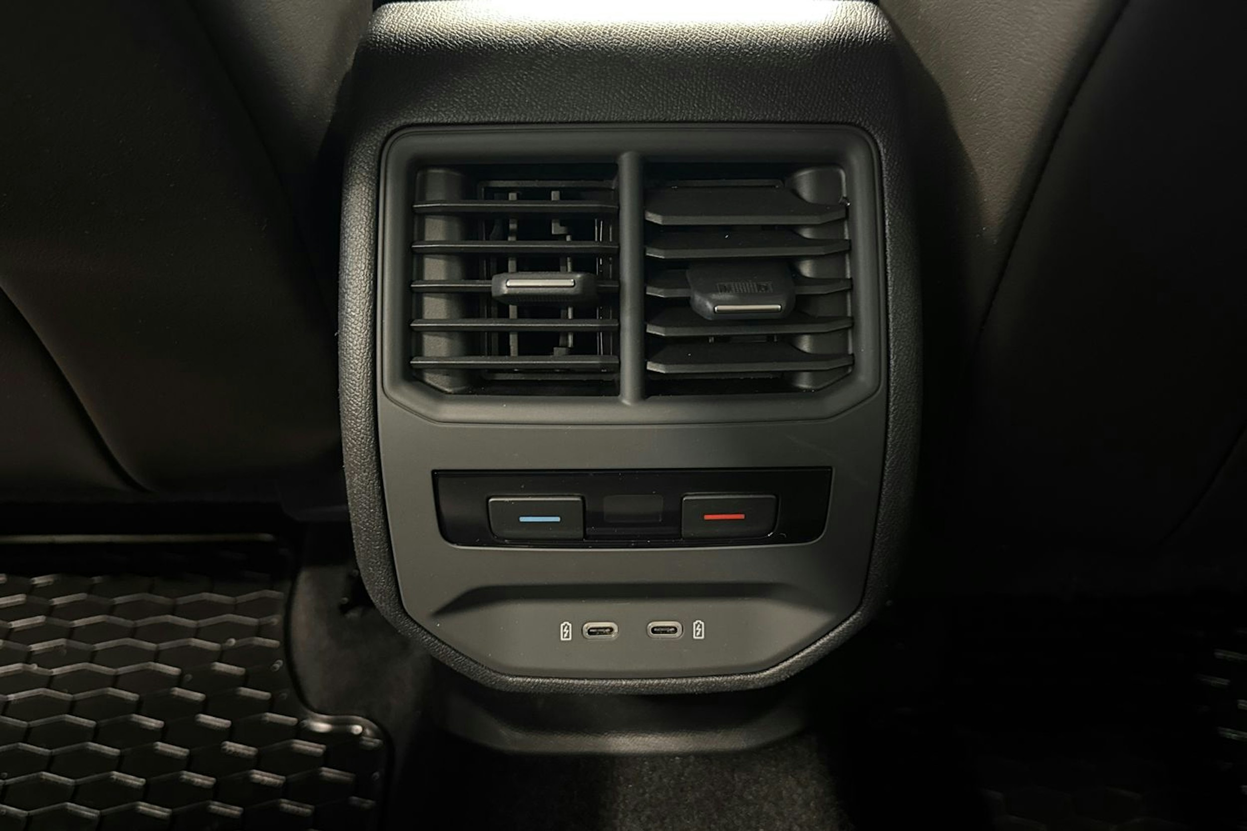 valkoinen SEAT Leon Sportstourer 2021 kuva 26.