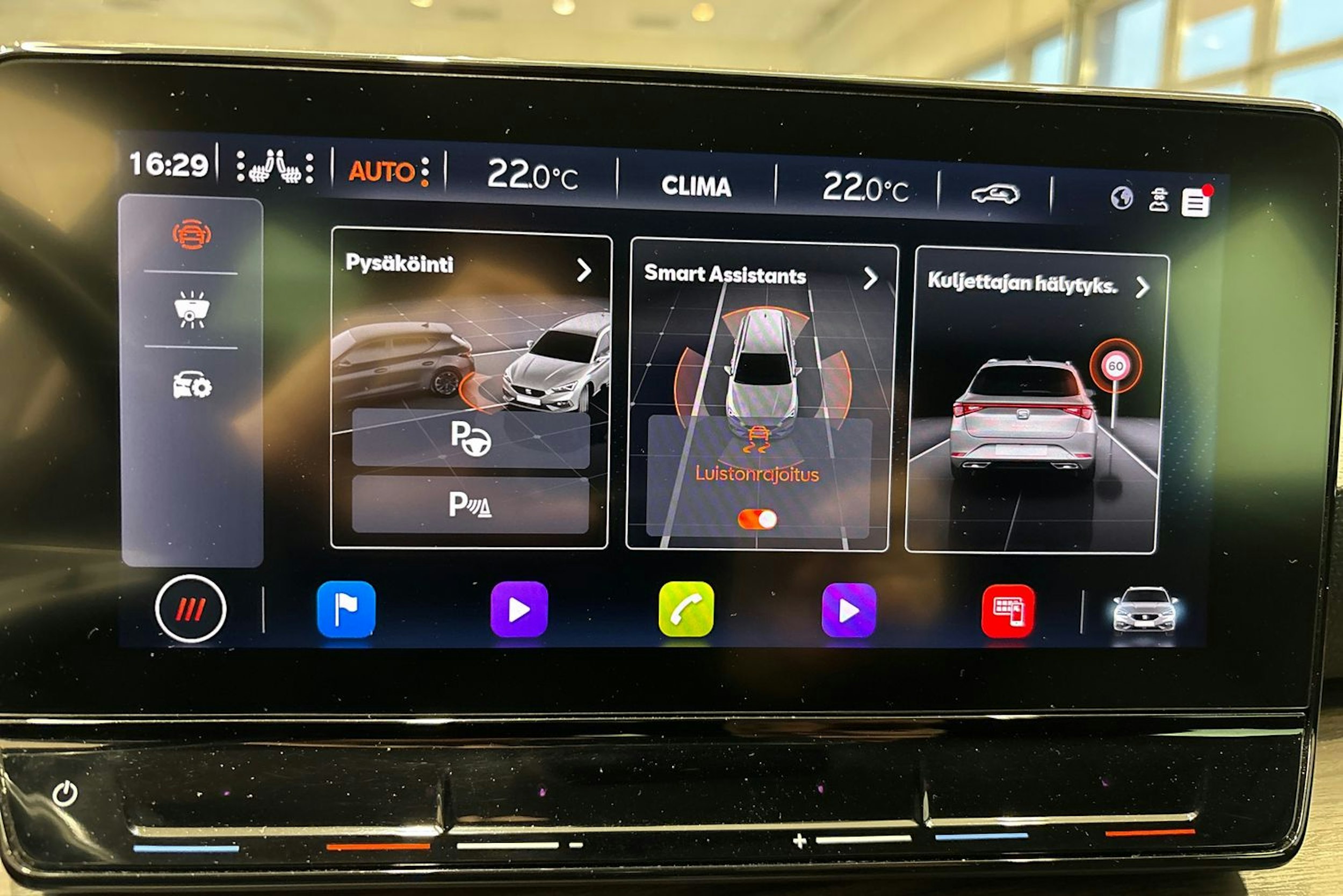 Valkoinen SEAT LEON SPORTSTOURER 2021 kuva 25.