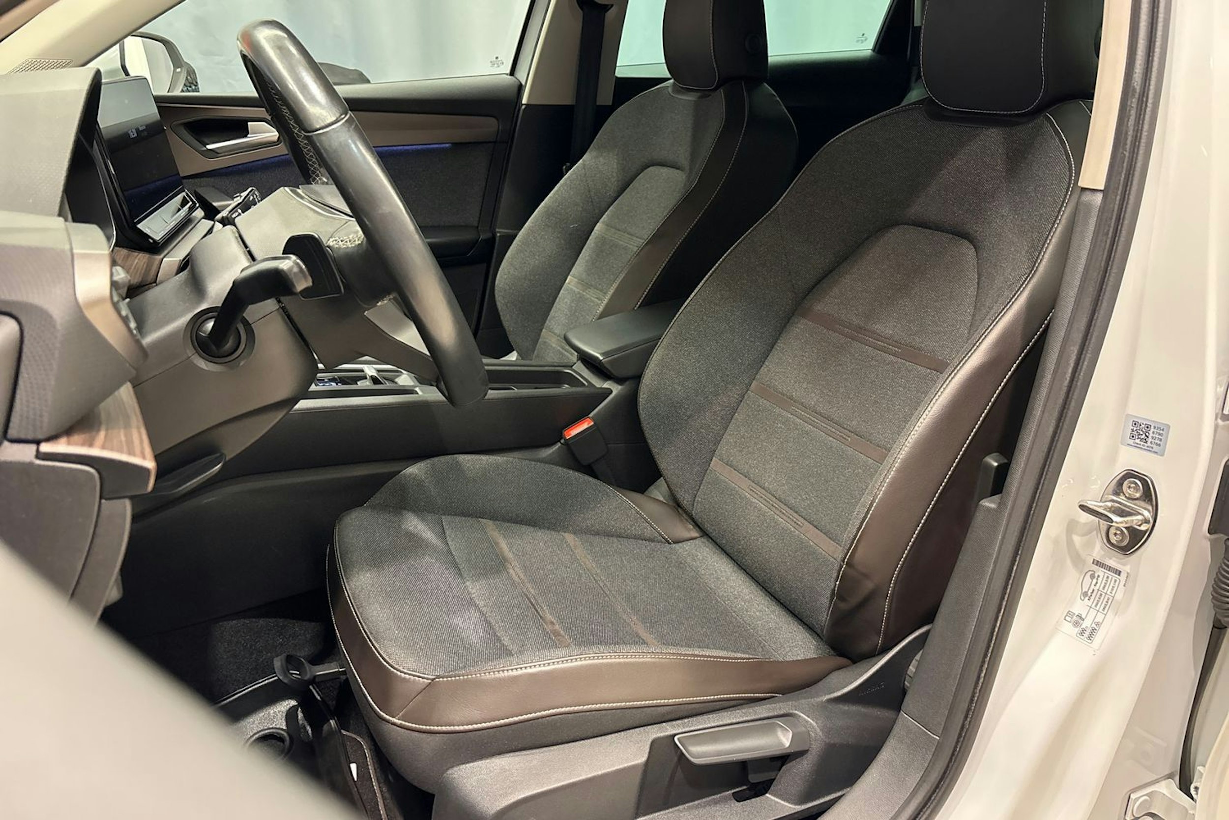 Valkoinen SEAT LEON SPORTSTOURER 2021 kuva 27.