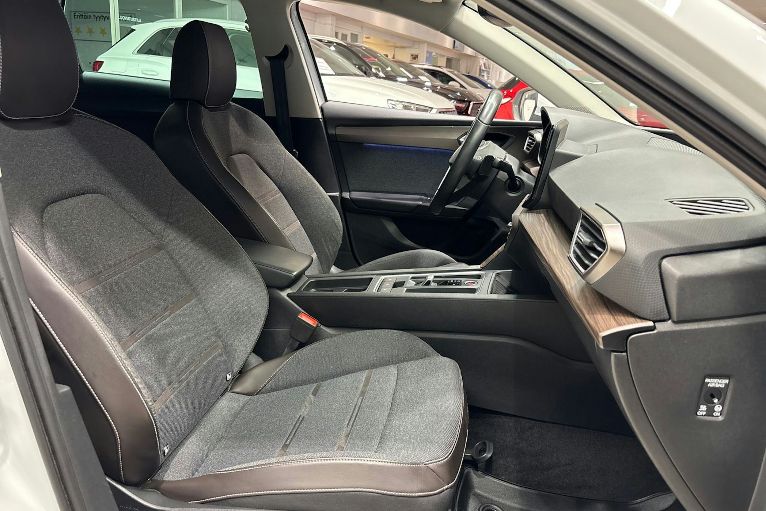 Valkoinen SEAT LEON SPORTSTOURER 2021 kuva 28.