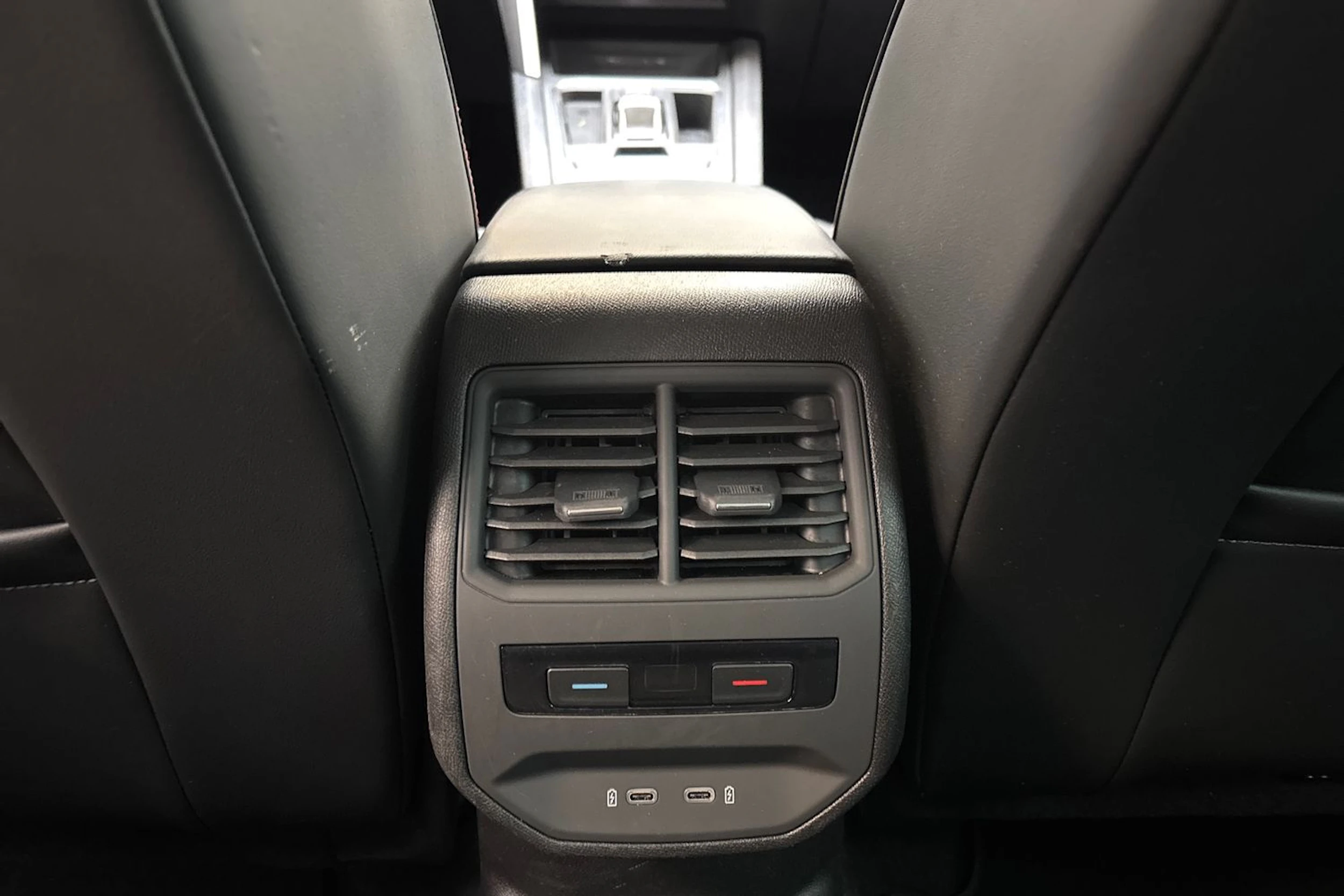 punainen SEAT Leon Sportstourer 2021 kuva 13.