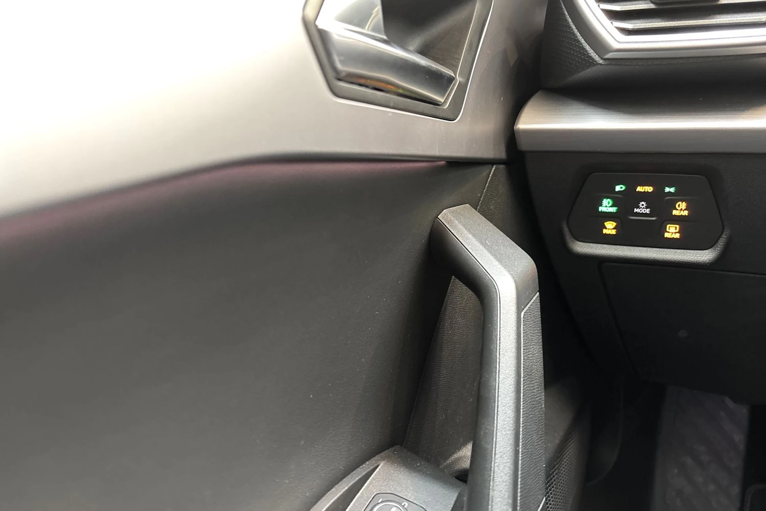 punainen SEAT Leon Sportstourer 2021 kuva 14.