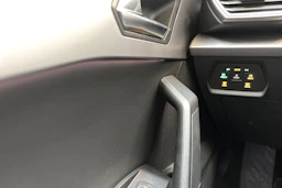 punainen SEAT Leon Sportstourer 2021 kuva 14.