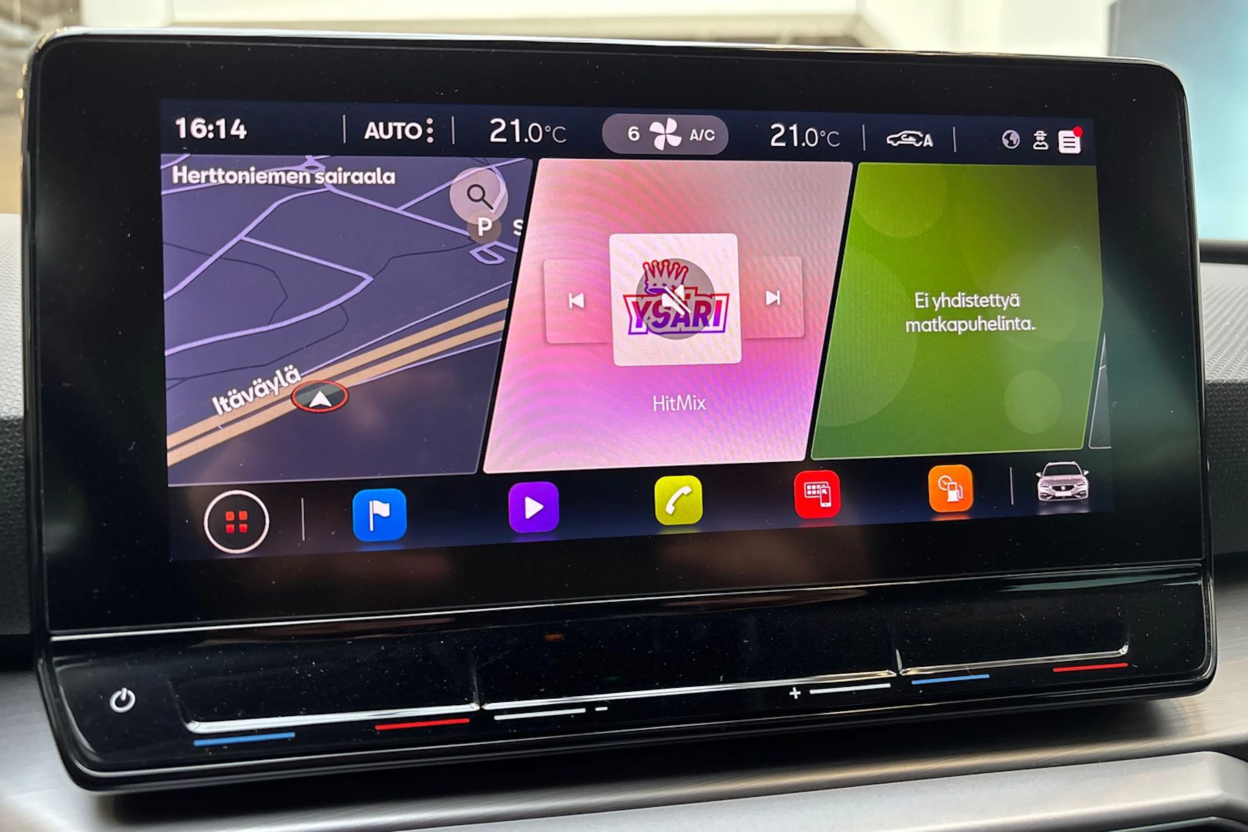 punainen SEAT Leon Sportstourer 2021 kuva 17.