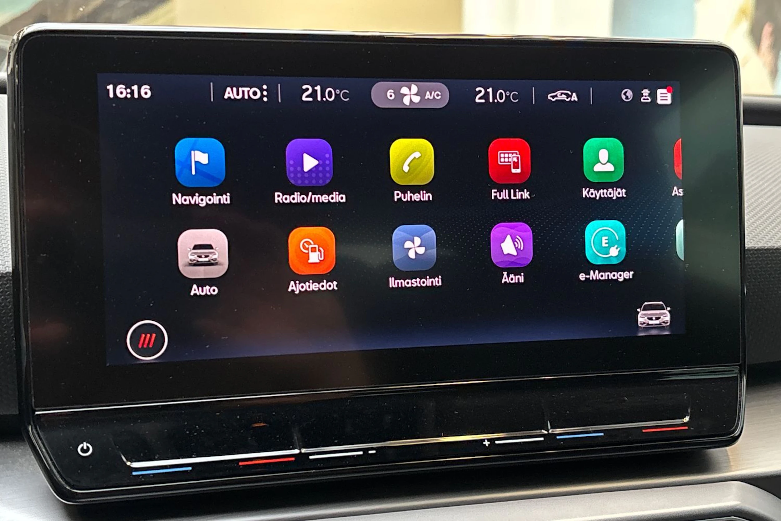 punainen SEAT Leon Sportstourer 2021 kuva 19.