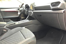 punainen SEAT Leon Sportstourer 2021 kuva 23.