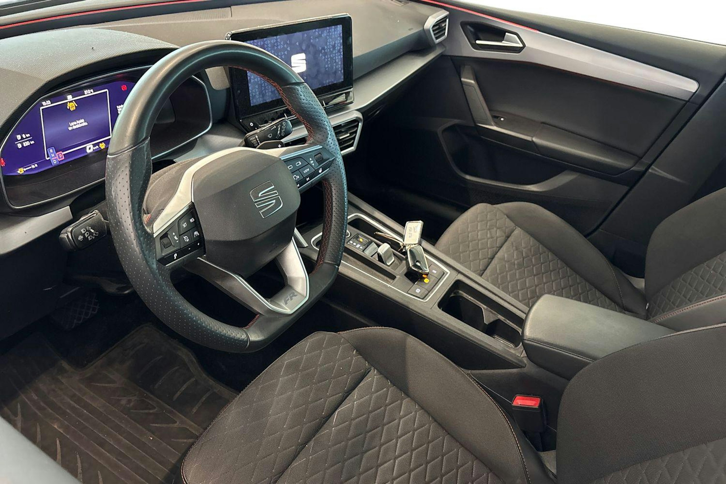 harmaa SEAT Leon Sportstourer 2021 kuva 3.