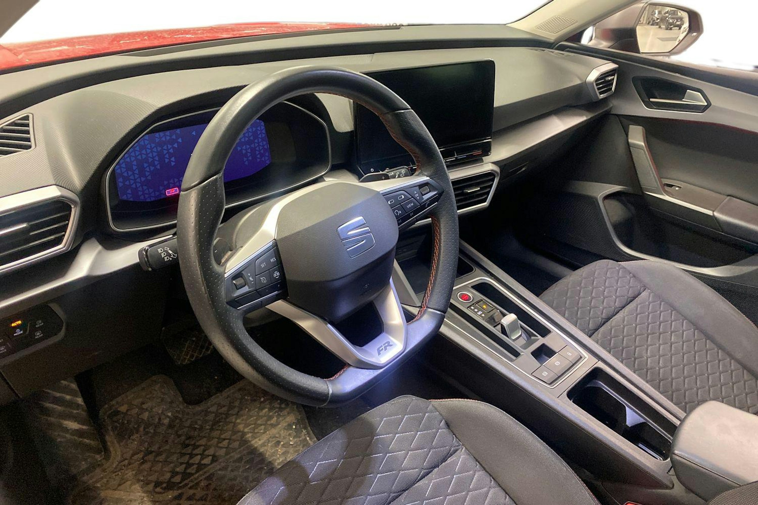 punainen SEAT Leon Sportstourer 2021 kuva 3.