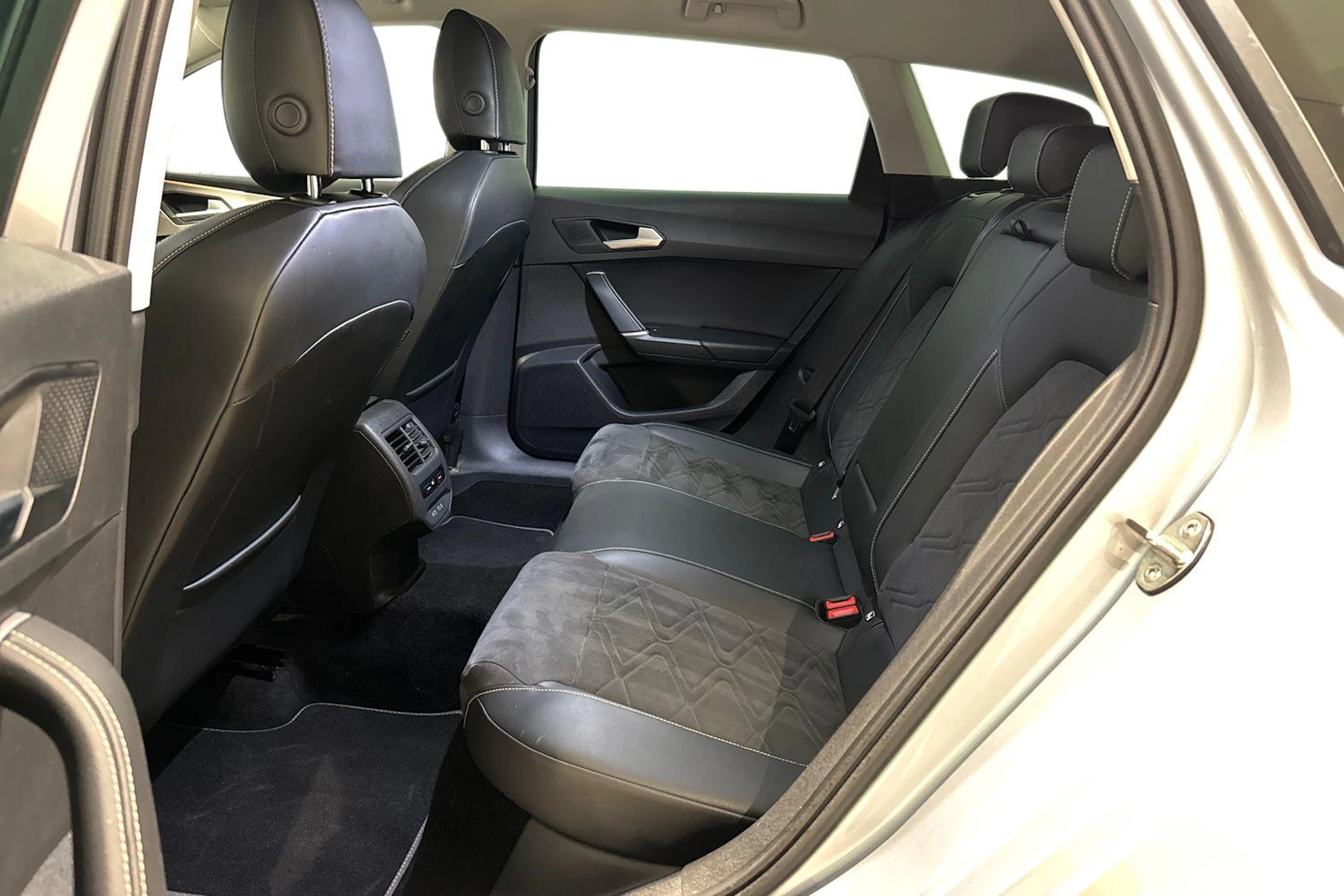 met. hopea SEAT Leon Sportstourer 2020 kuva 8.