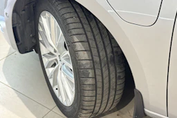 met. hopea SEAT Leon Sportstourer 2020 kuva 10.