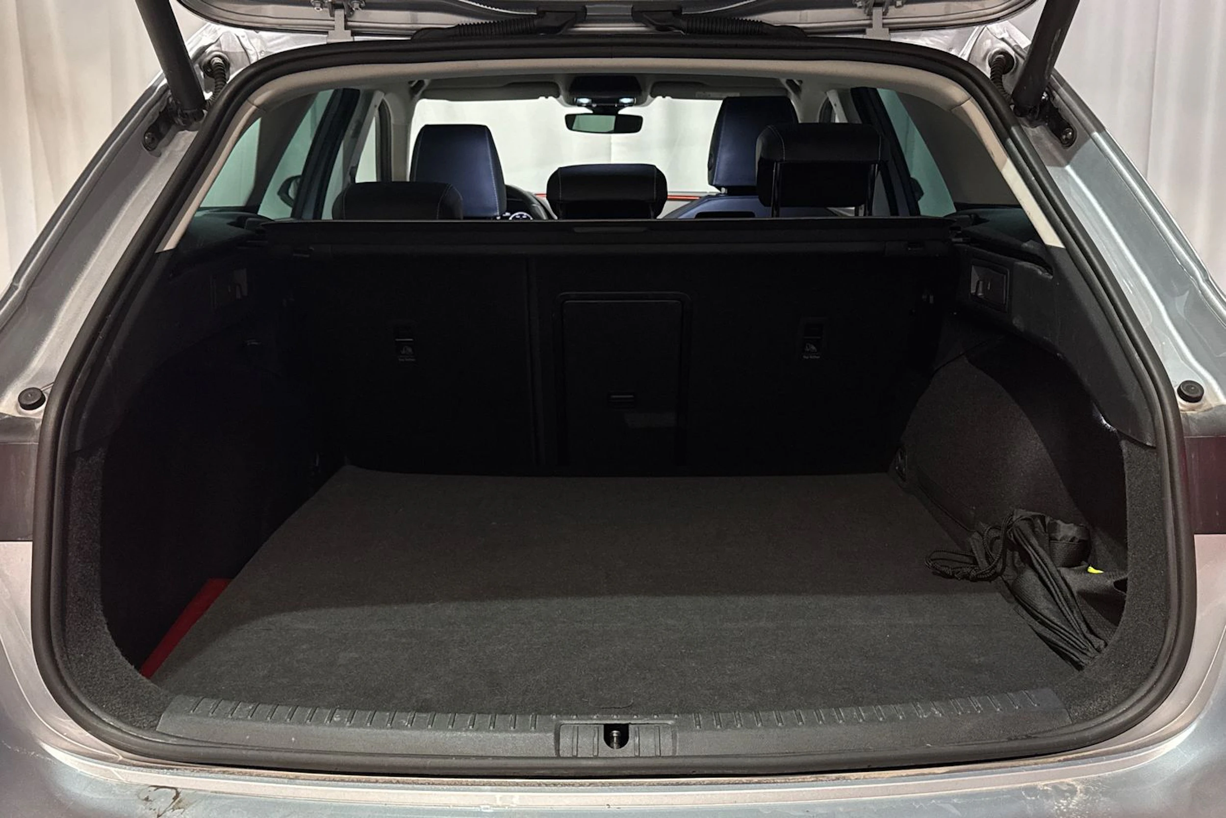 met. hopea SEAT Leon Sportstourer 2020 kuva 13.