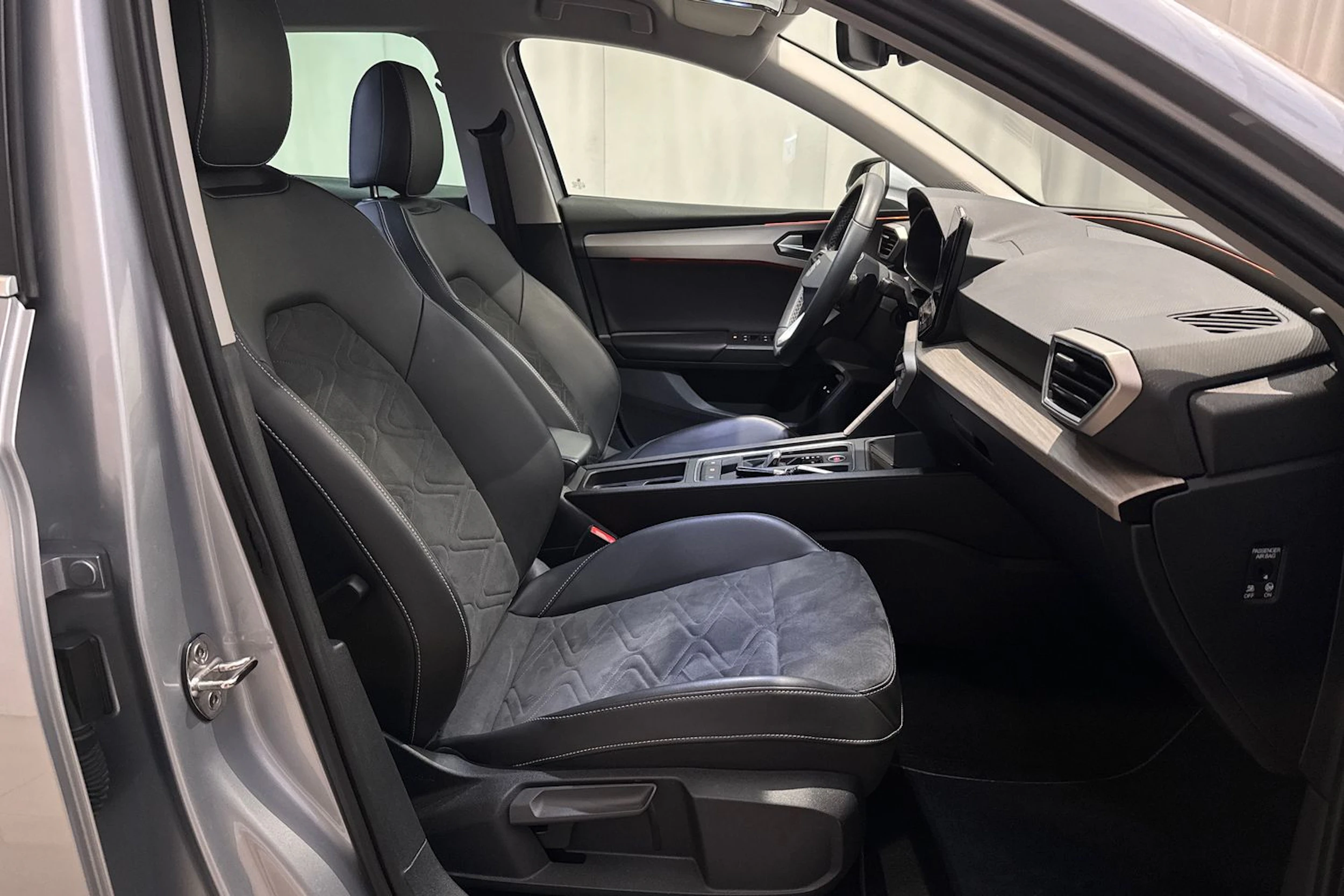 met. hopea SEAT Leon Sportstourer 2020 kuva 15.
