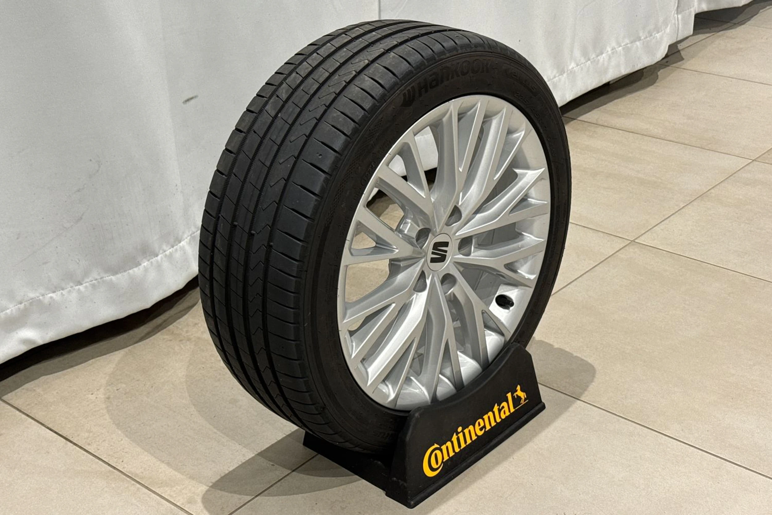 musta SEAT Leon Sportstourer 2021 kuva 14.