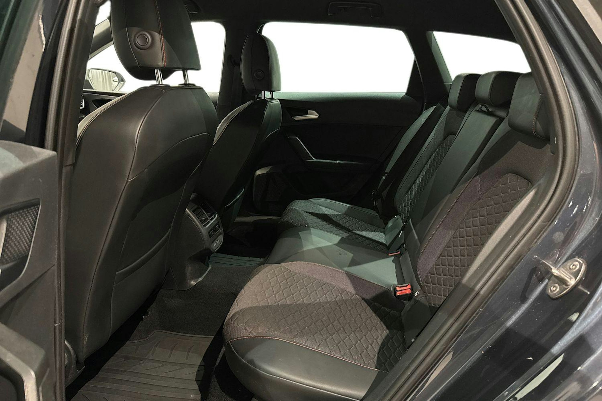 harmaa SEAT Leon Sportstourer 2021 kuva 10.