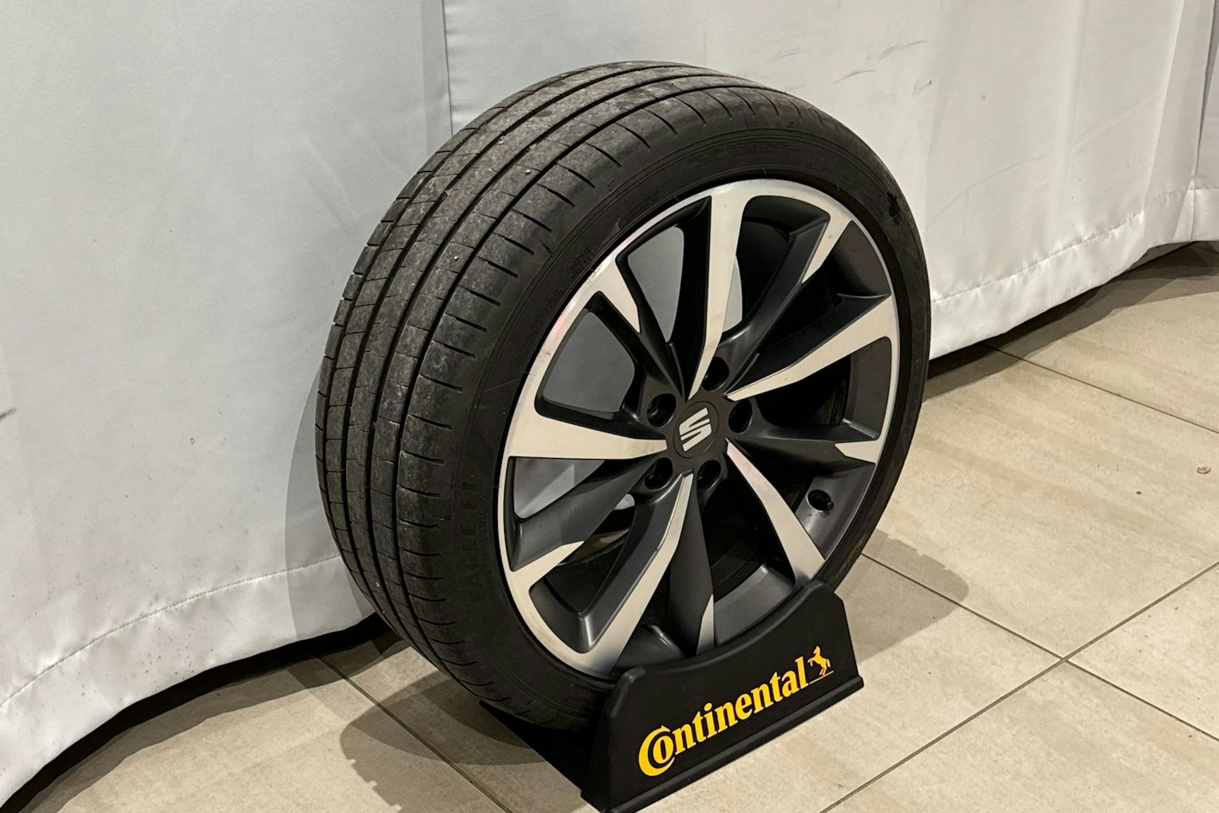 harmaa SEAT Leon Sportstourer 2021 kuva 14.