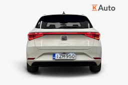 valkoinen SEAT Leon Sportstourer 2021 kuva 3.