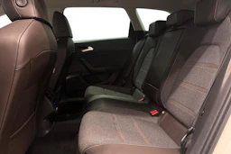 valkoinen SEAT Leon Sportstourer 2021 kuva 8.