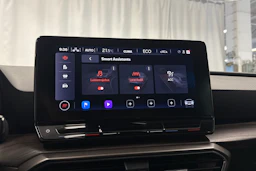 valkoinen SEAT Leon Sportstourer 2021 kuva 15.