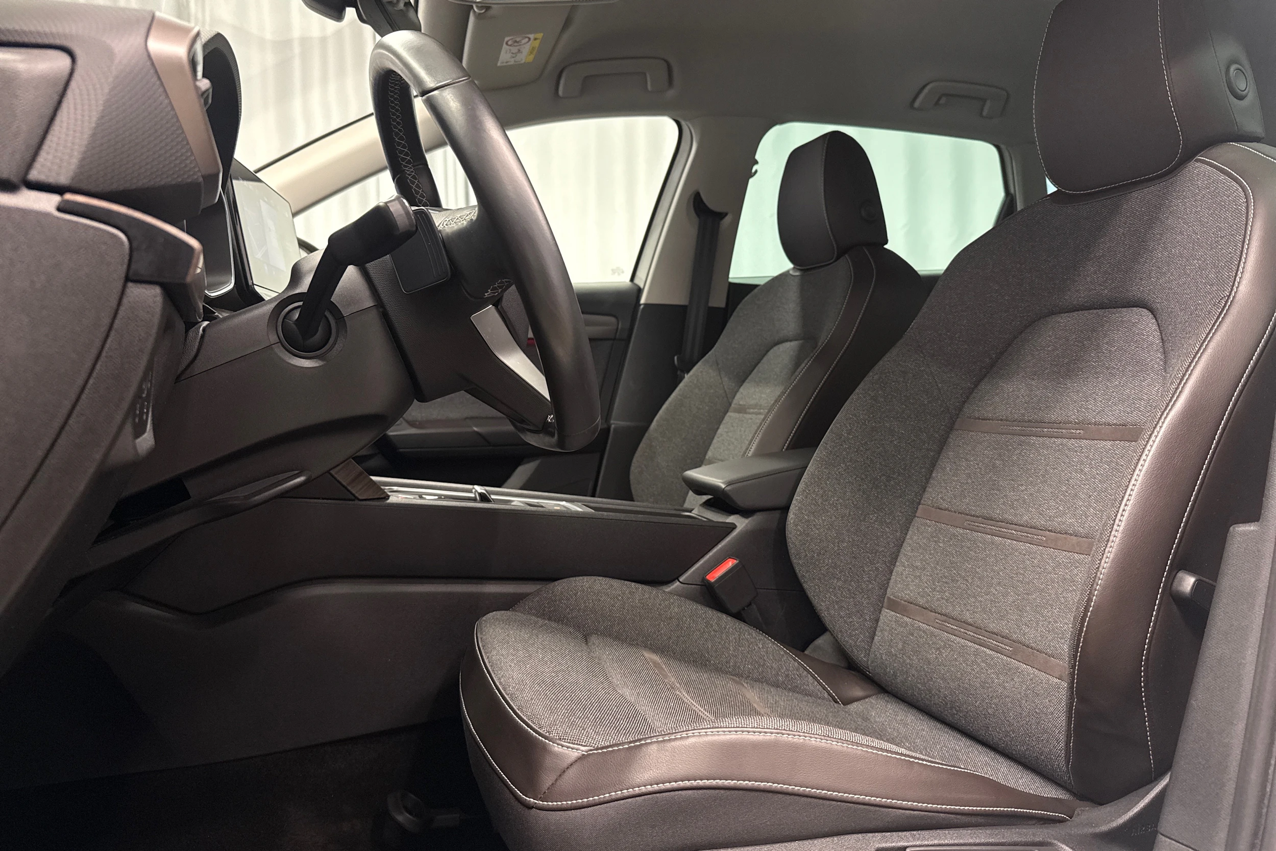 valkoinen SEAT Leon Sportstourer 2021 kuva 22.