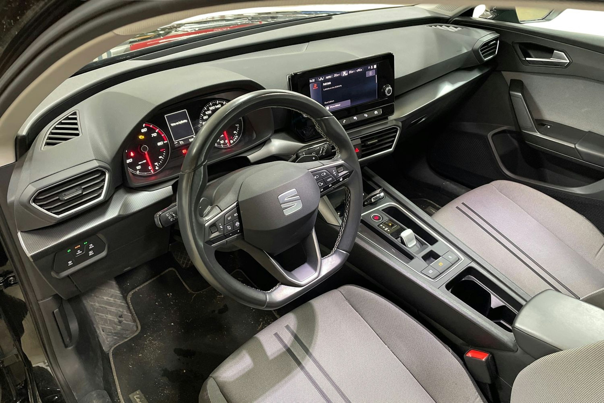 Musta SEAT LEON SPORTSTOURER 2021 kuva 7.