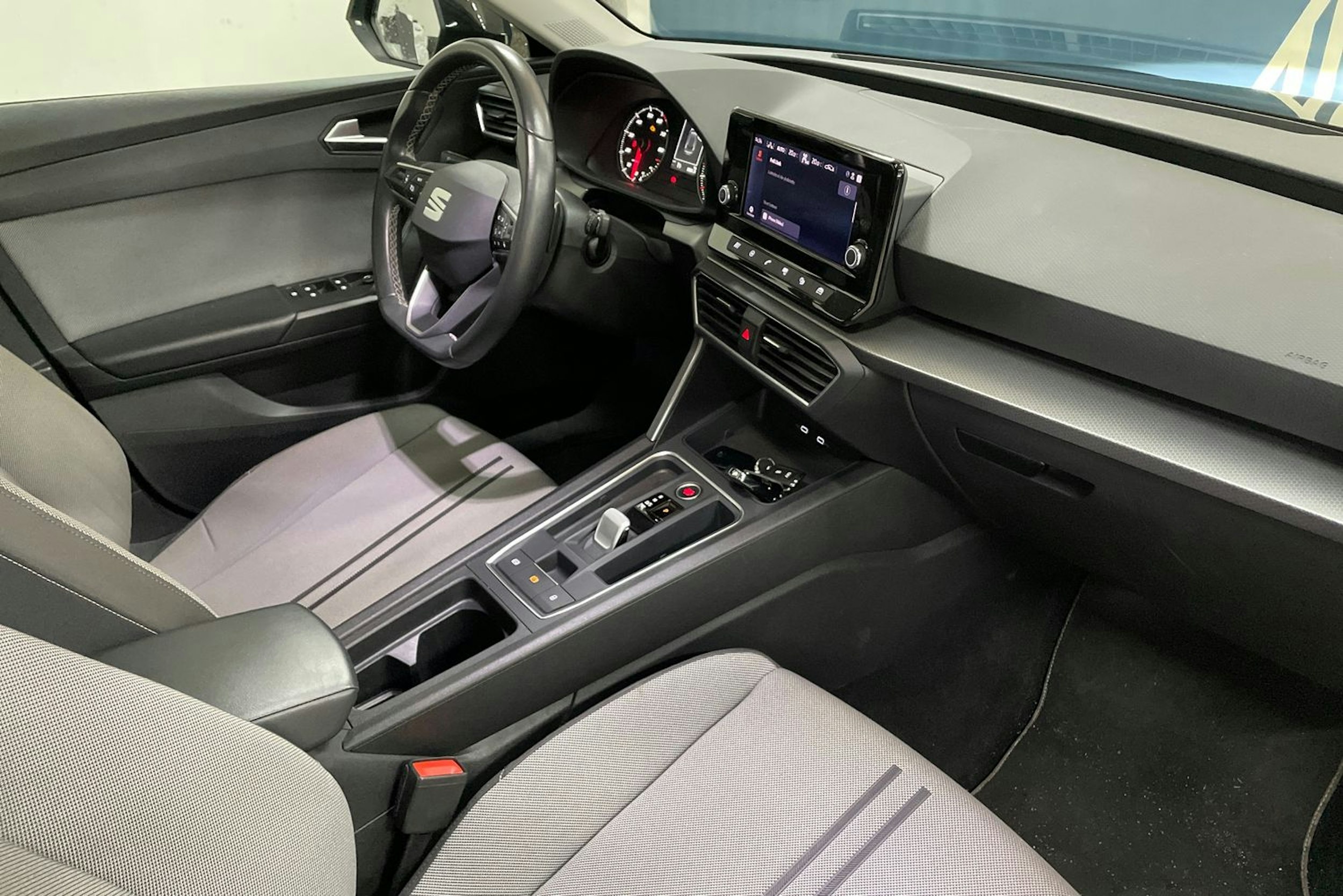 Musta SEAT LEON SPORTSTOURER 2021 kuva 15.