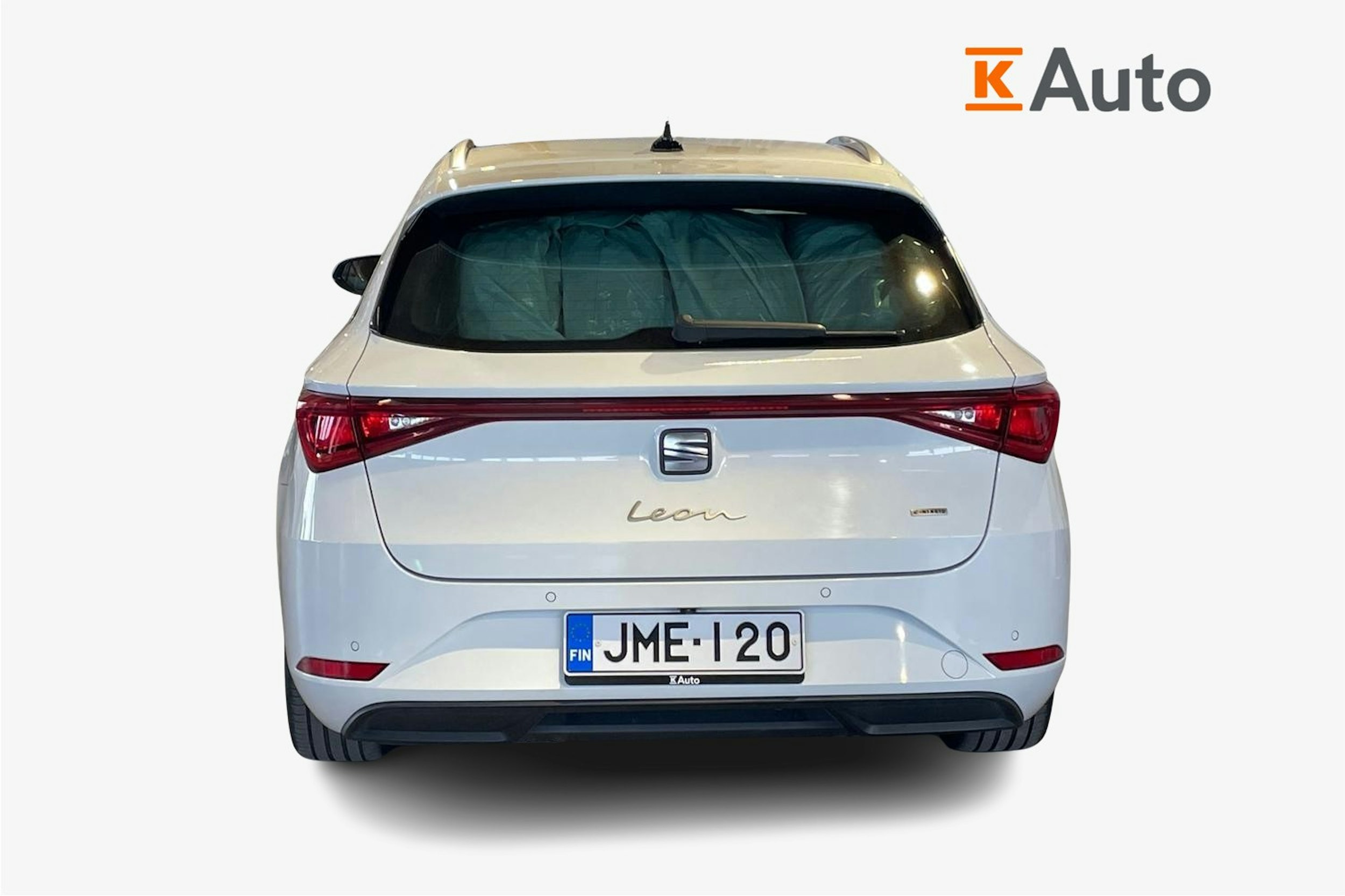 Valkoinen SEAT Leon Sportstourer 2021 kuva 3.