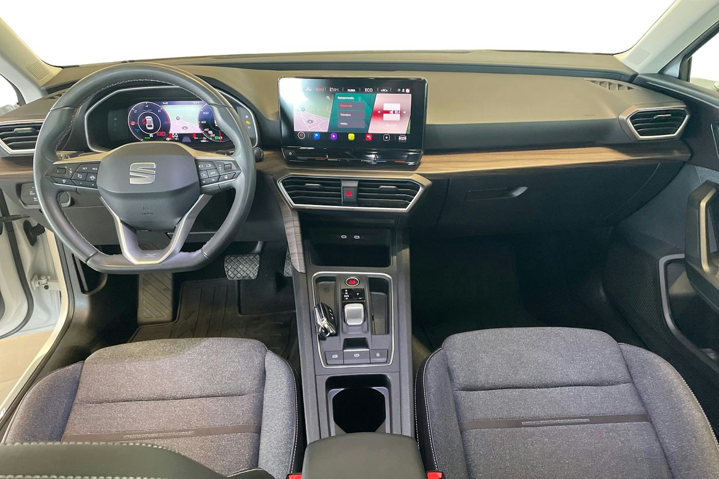 Valkoinen SEAT Leon Sportstourer 2021 kuva 9.