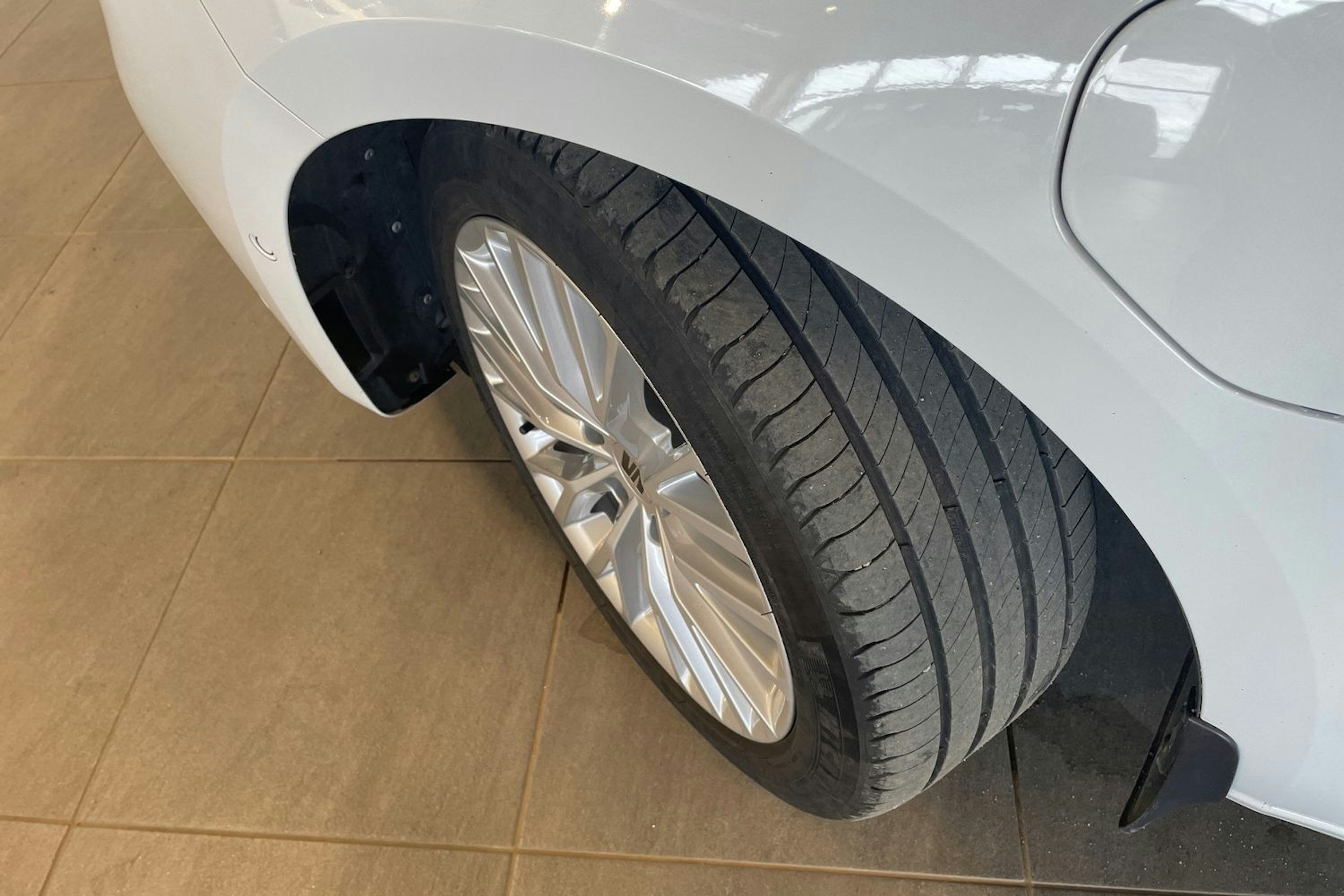 Valkoinen SEAT Leon Sportstourer 2021 kuva 13.