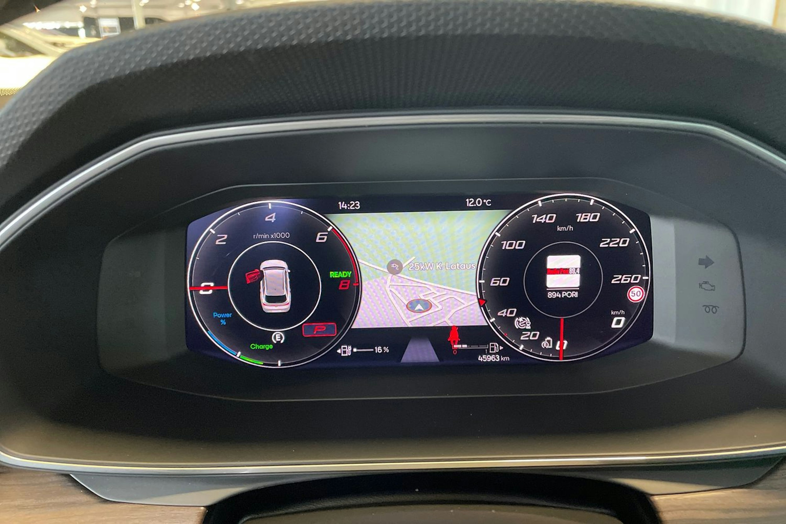 Valkoinen SEAT Leon Sportstourer 2021 kuva 14.