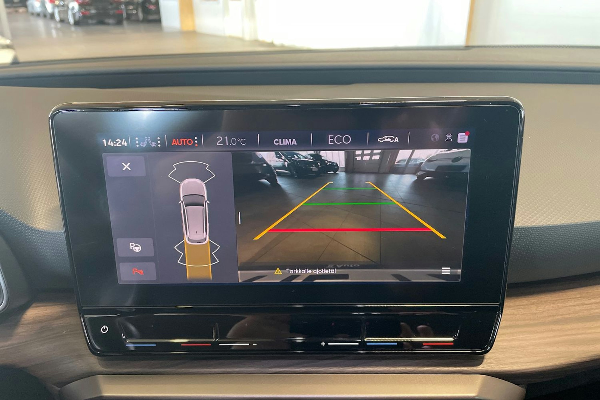 Valkoinen SEAT Leon Sportstourer 2021 kuva 16.