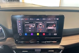 Valkoinen SEAT Leon Sportstourer 2021 kuva 17.