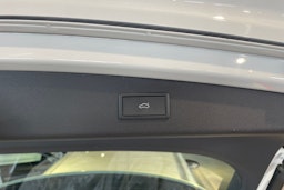 Valkoinen SEAT Leon Sportstourer 2021 kuva 19.