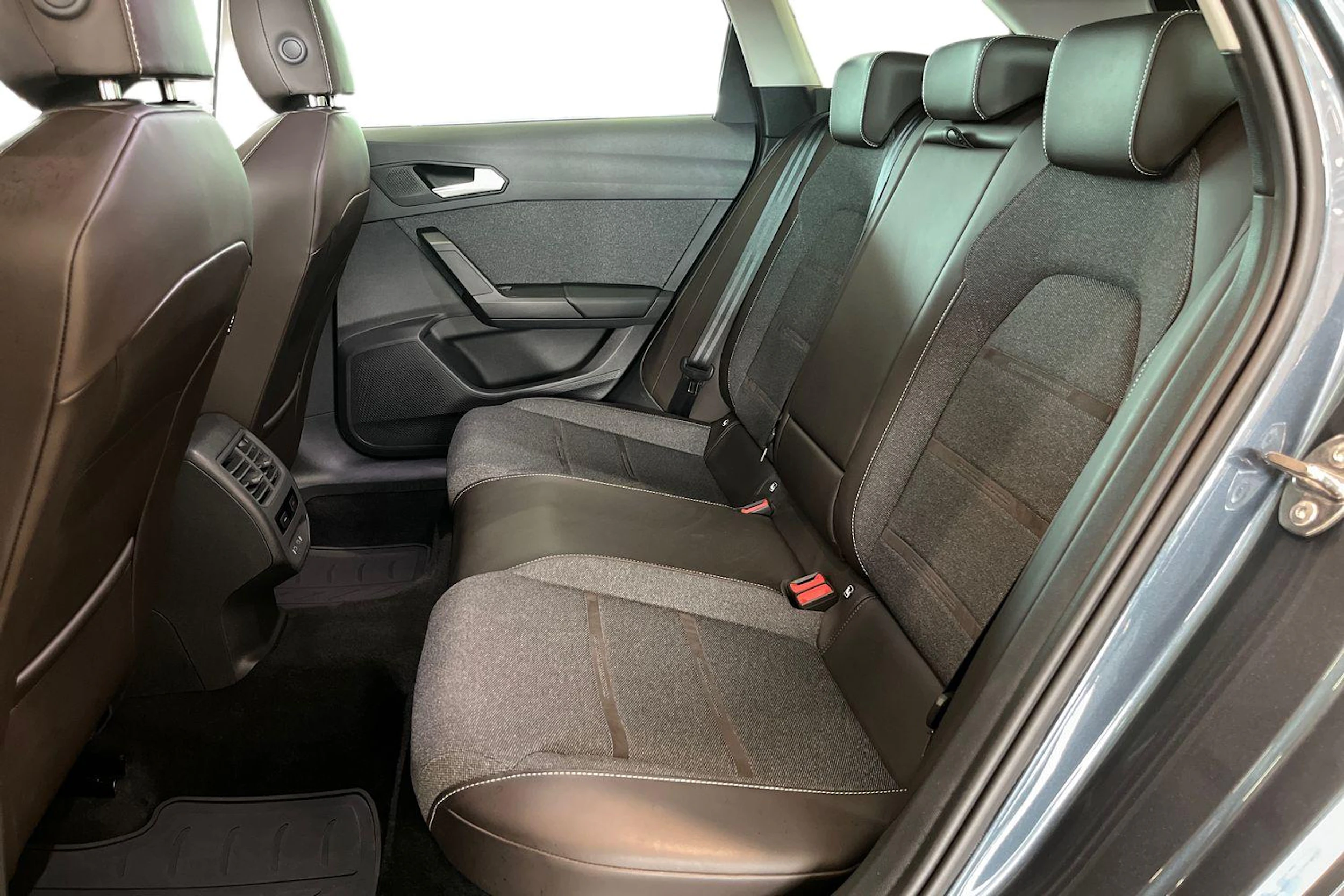 harmaa SEAT Leon Sportstourer 2021 kuva 8.