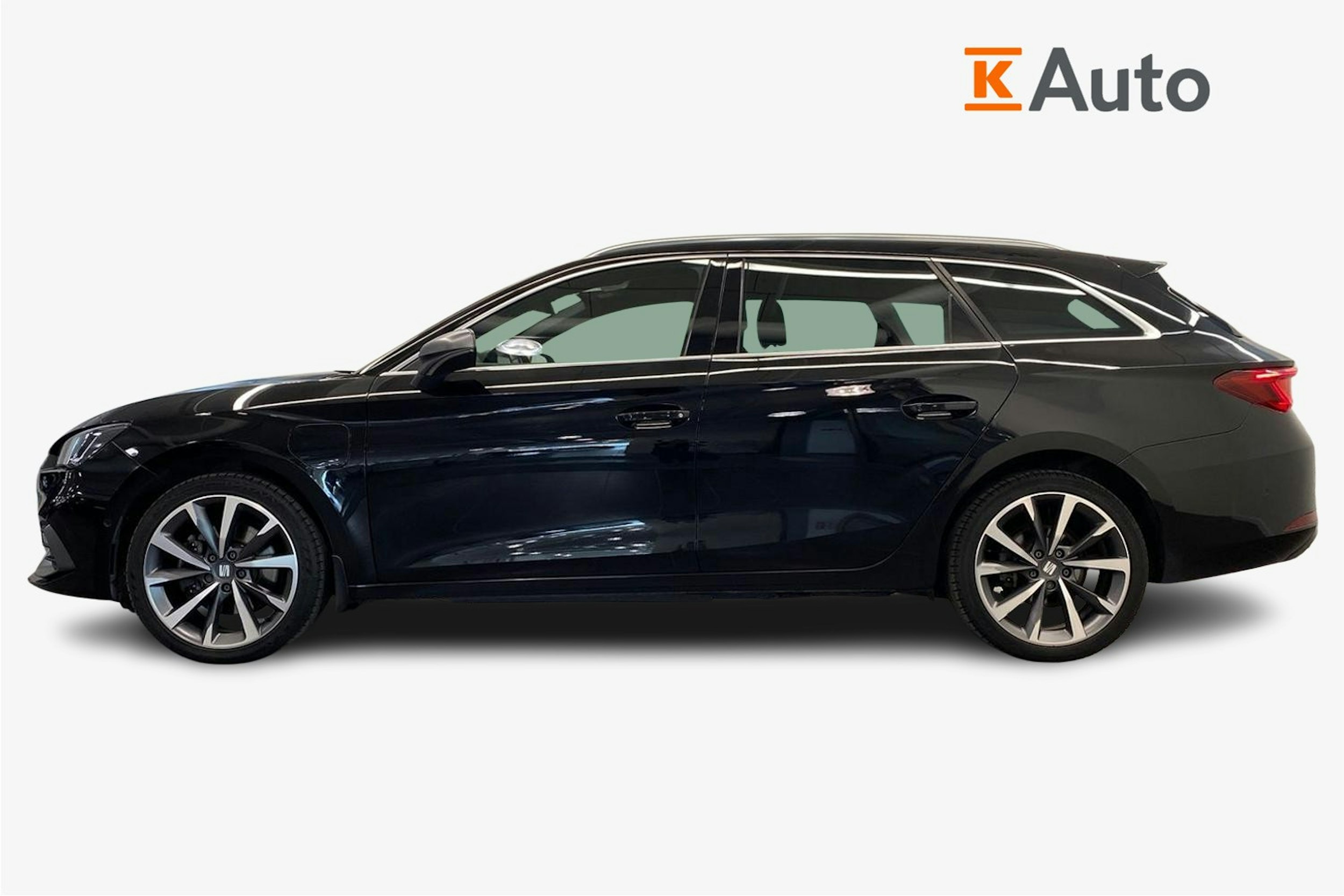 musta SEAT Leon Sportstourer 2021 kuva 6.