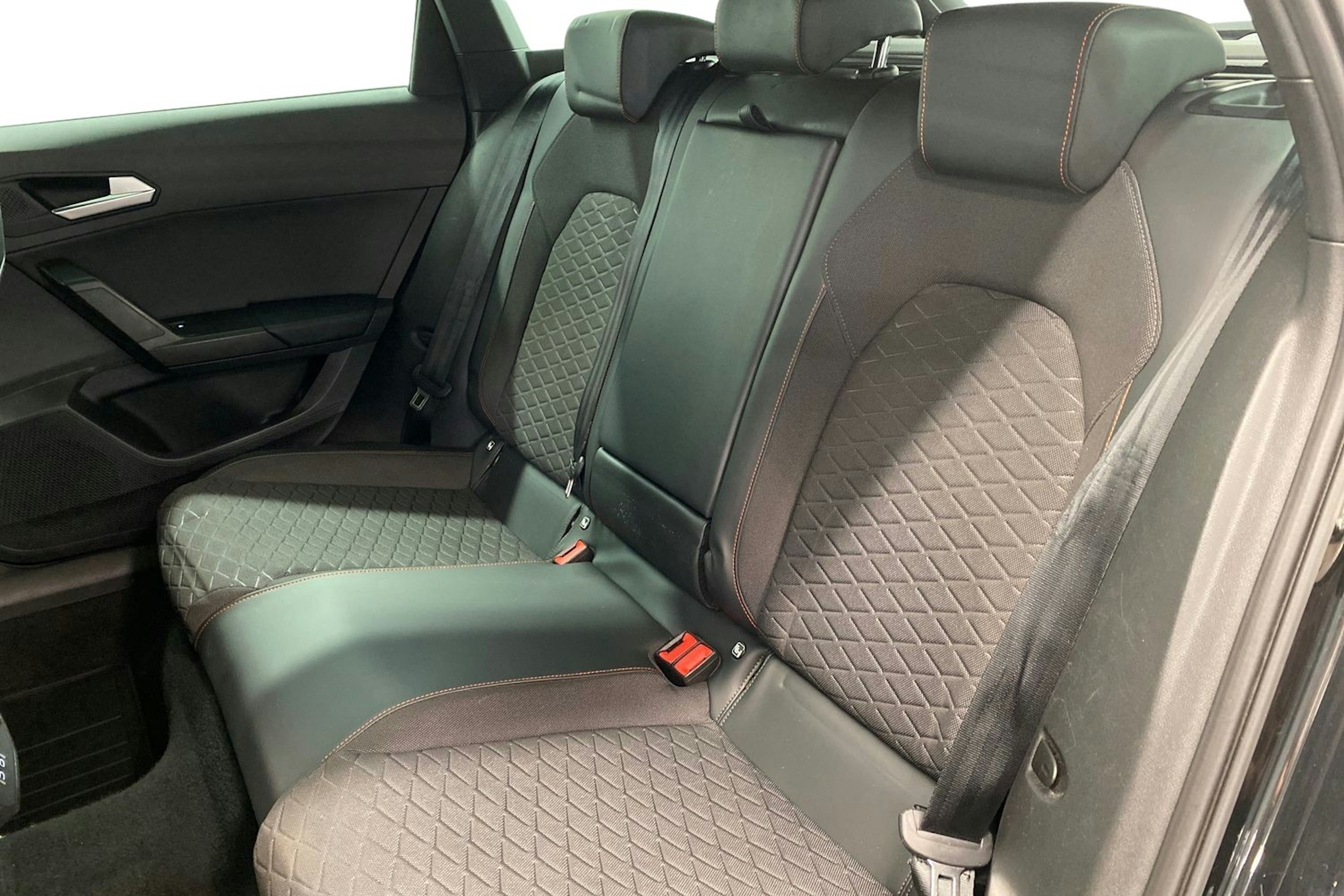 musta SEAT Leon Sportstourer 2021 kuva 10.