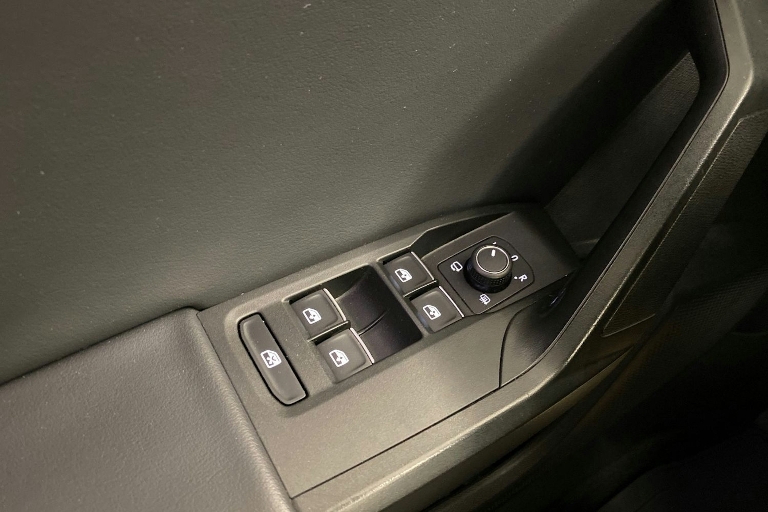 musta SEAT Leon Sportstourer 2021 kuva 19.
