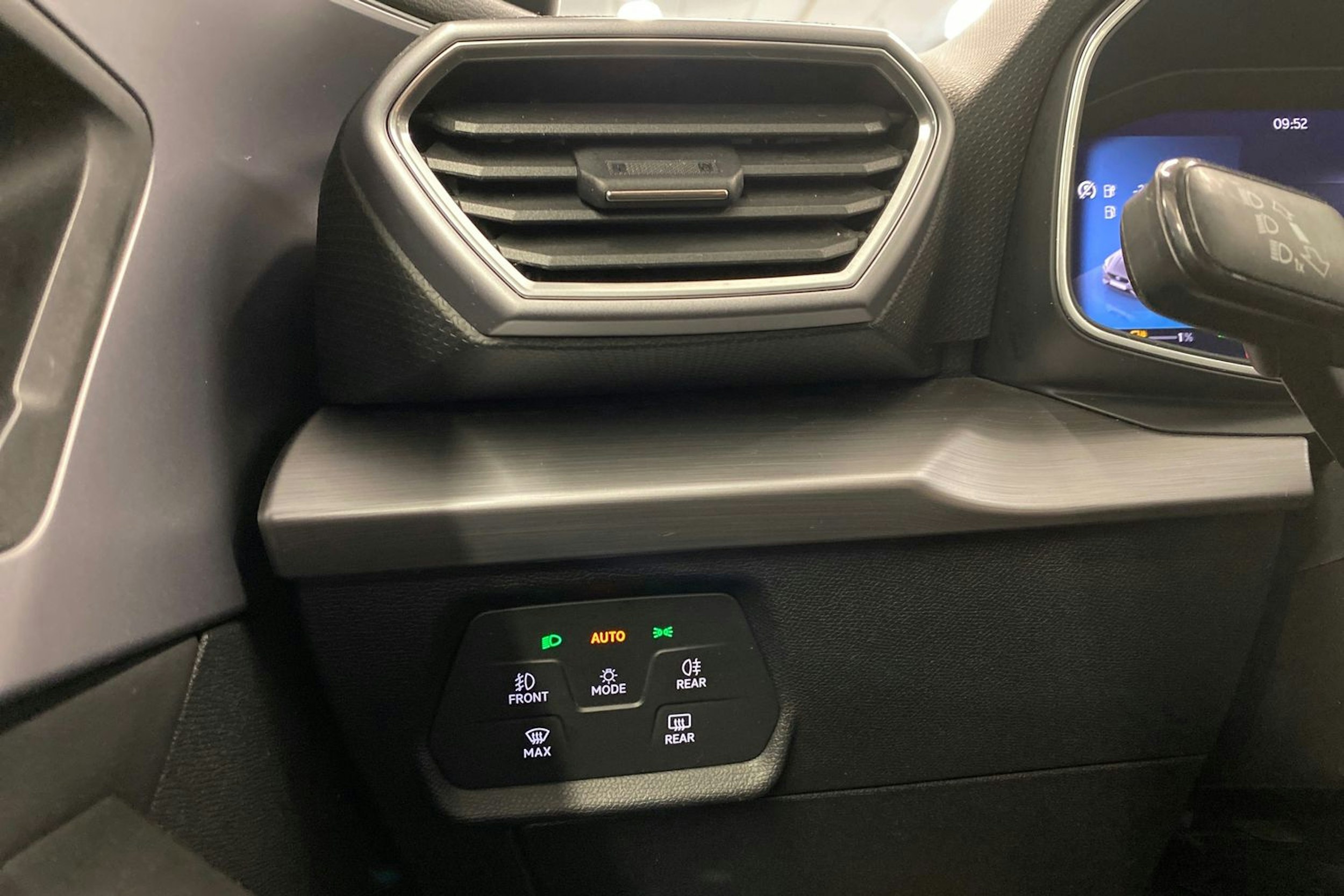 musta SEAT Leon Sportstourer 2021 kuva 20.