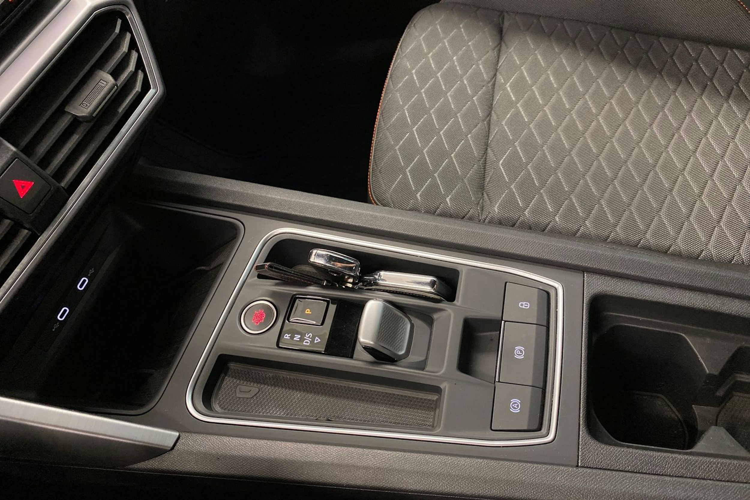 musta SEAT Leon Sportstourer 2021 kuva 22.