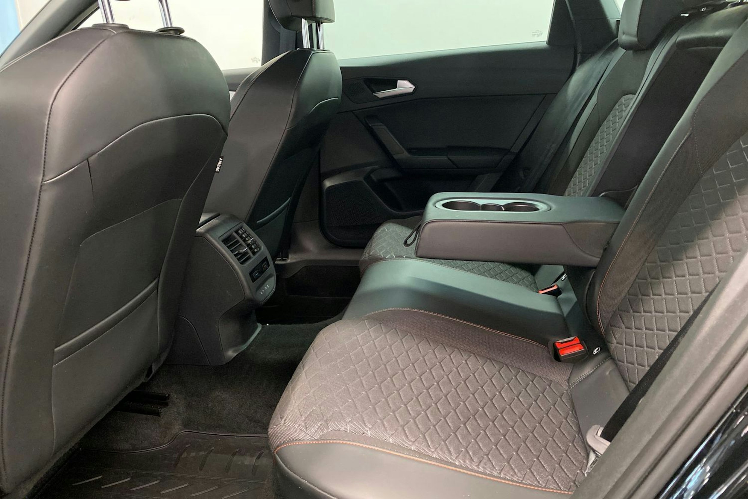 musta SEAT Leon Sportstourer 2021 kuva 29.