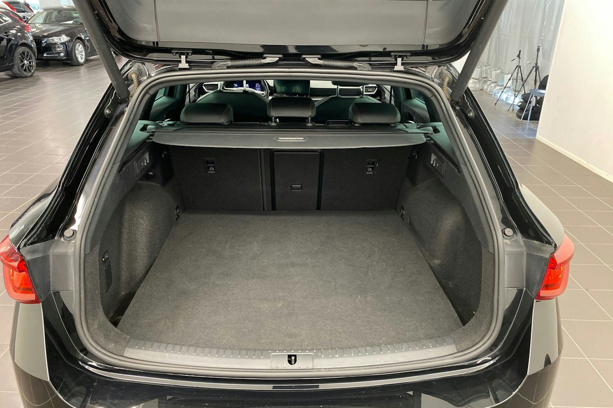 musta SEAT Leon Sportstourer 2021 kuva 30.