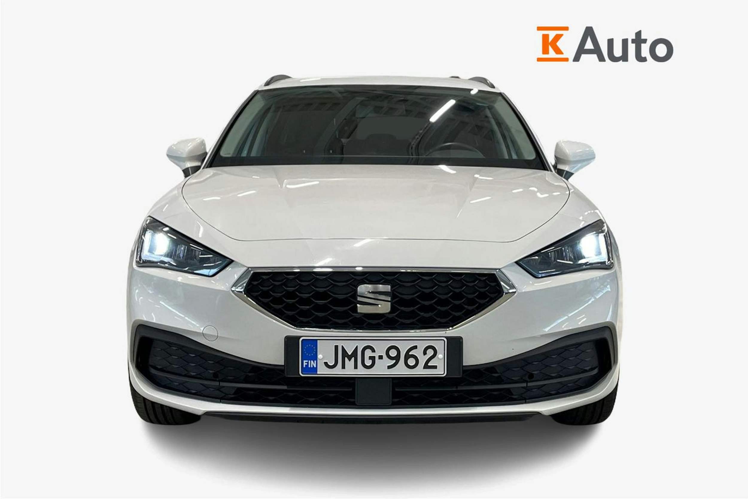valkoinen SEAT Leon Sportstourer 2021 kuva 5.