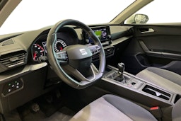 valkoinen SEAT Leon Sportstourer 2021 kuva 7.