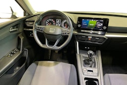 valkoinen SEAT Leon Sportstourer 2021 kuva 9.