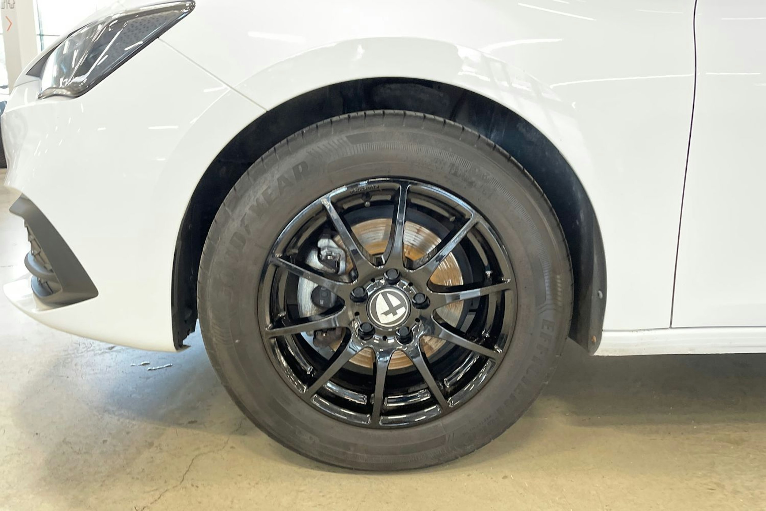 valkoinen SEAT Leon Sportstourer 2021 kuva 11.