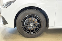 valkoinen SEAT Leon Sportstourer 2021 kuva 11.