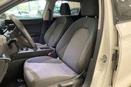 valkoinen SEAT Leon Sportstourer 2021 kuva 14.