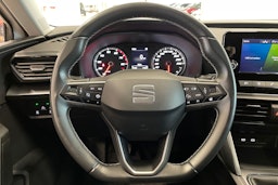 valkoinen SEAT Leon Sportstourer 2021 kuva 15.