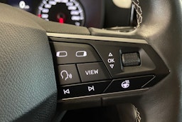 valkoinen SEAT Leon Sportstourer 2021 kuva 16.