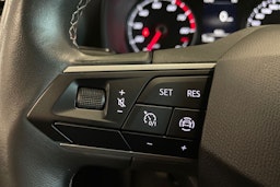 valkoinen SEAT Leon Sportstourer 2021 kuva 17.