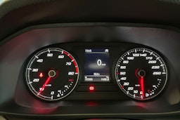 valkoinen SEAT Leon Sportstourer 2021 kuva 18.